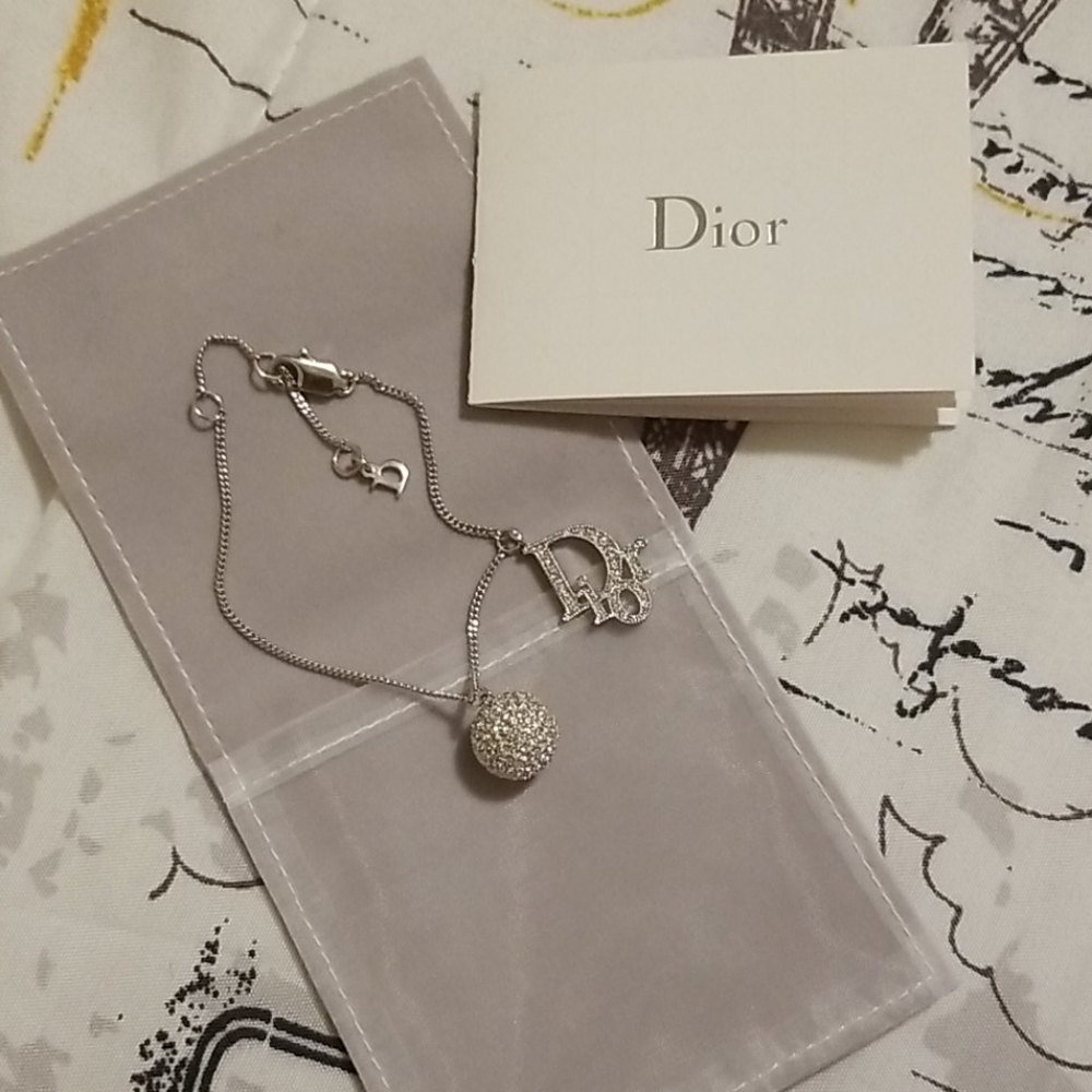 Beautilful Christian Dior logo bracelet